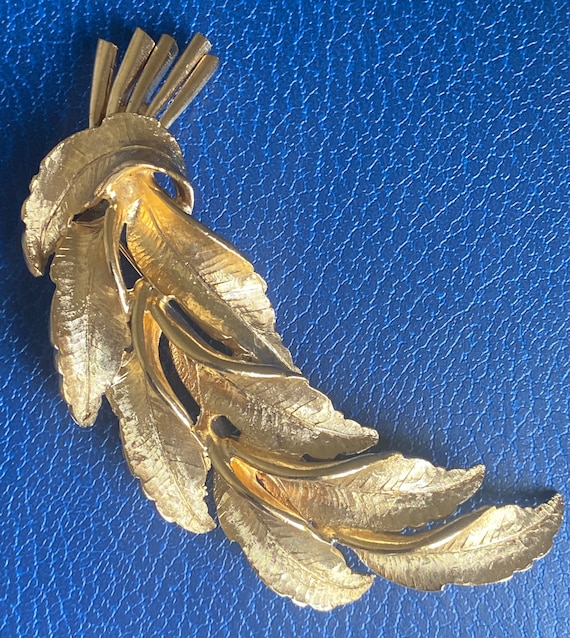 Rare vintage brooch signed Har Hargo creation gold