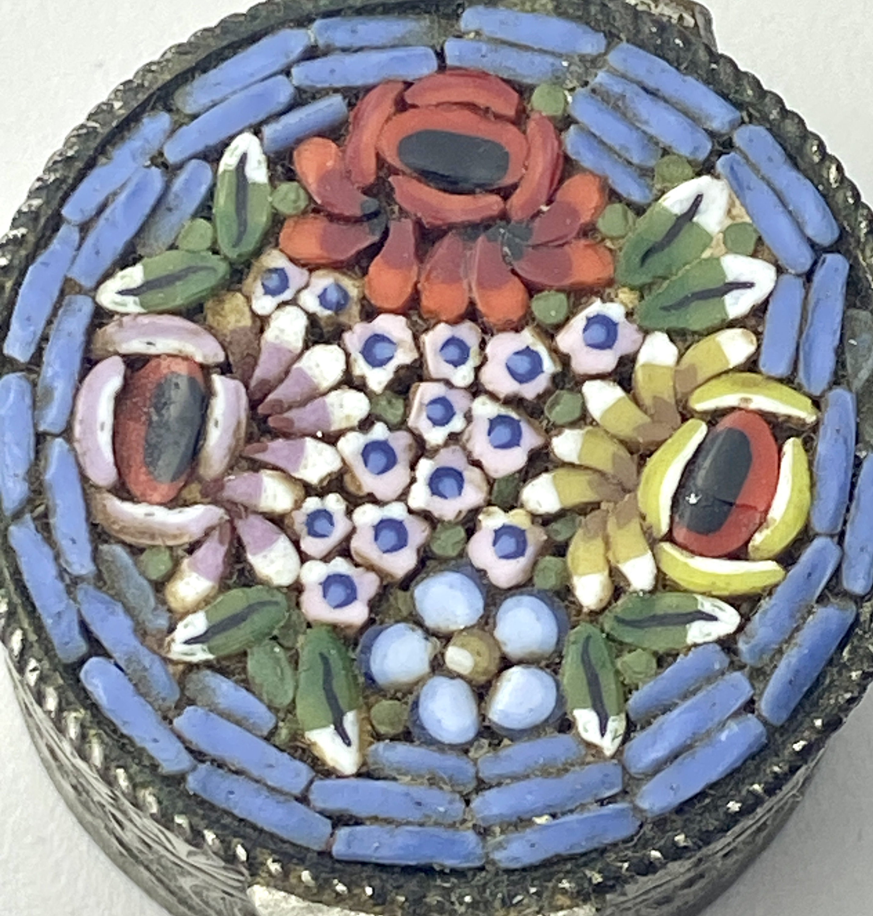 Similar Items to Fabulous MICRO MOSAIC Italy Flower Vintage  Vtg Italian Hinged Micro Mosaic Tile Floral Trinket‎ Pill Box Silver Tone Italy main image 1