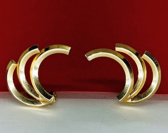 Vintage earrings signed ALICE gold tone clip on retro look fan minimalist shaped