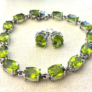 Conjunto de joyas de peridoto de plata de ley 925, pulsera de tenis, pendientes de botón, piedra natal de agosto ovalada facetada KJC, gema verde, caja de regalo a juego.