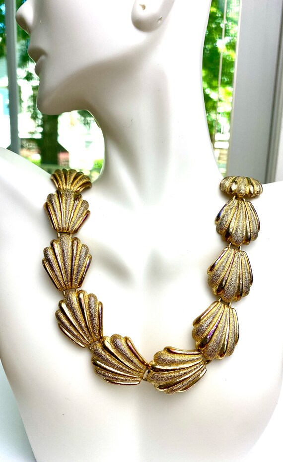 Vintage B&K clamshell choker linked necklace gold 