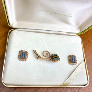 Vintage AMCO signed 14k GF Set of green genuine mosaic stone Brooch & screw back earrings with original box