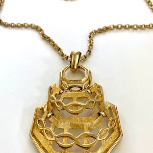 Vintage Lisner statement pendant necklace 70’s bold gold tone pendant