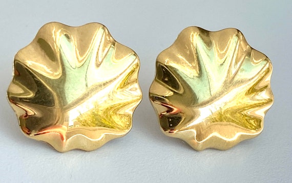 vintage stud earrings by Monet gold tone seashell… - image 1