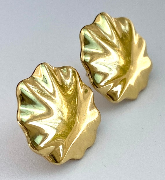 vintage stud earrings by Monet gold tone seashell… - image 2