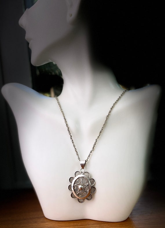 Silver filigree pendant necklace- Flower silver pe