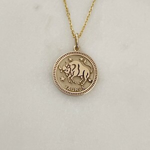 Signo del zodiaco Tauro en oro amarillo de 14 quilates