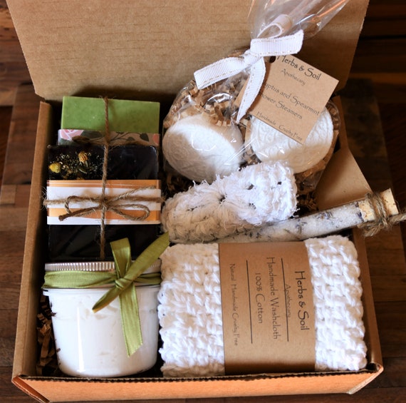 Forever Fall Gift Box Scented with Warm Notes of Autumn Pine