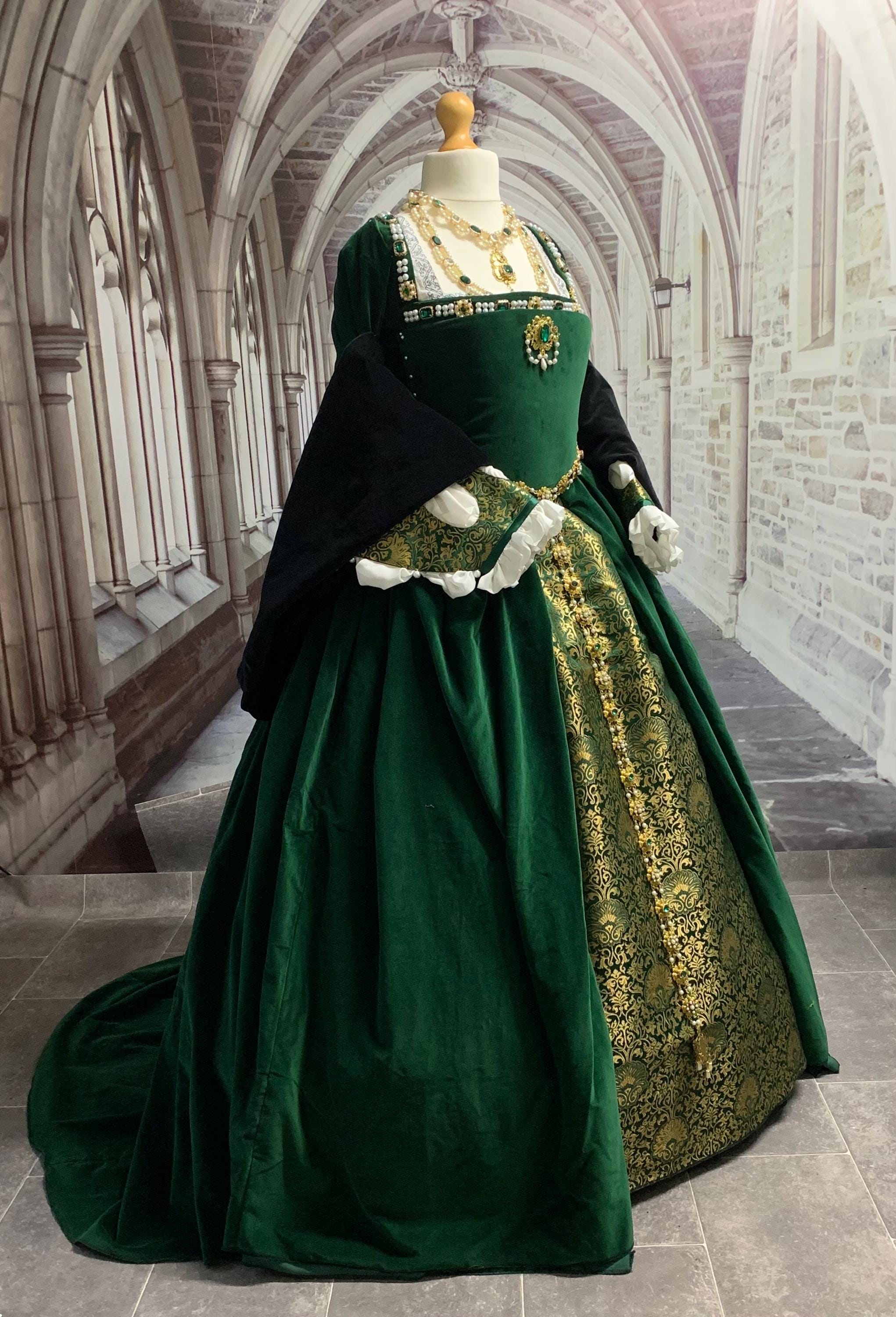 Green Anne Boleyn Dress - Etsy Australia Green Anne Boleyn Dress - Etsy Australia