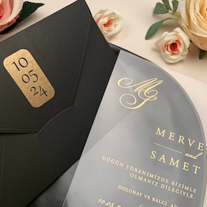 Elegantes Hochzeitseinladungsset aus Acryl in Gold und Schwarz, minimalistische Einladungen aus echter Goldfolie, Hochzeitseinladungen mit einzigartigem Design