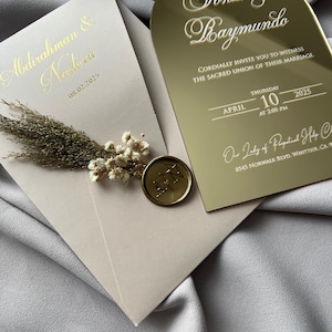 Luxury Gold Mirror Acrylic Wedding Invitations – Elegant Custom Arch-Shaped Invite with Wax Seal & Dried Flowers for Glamorous Weddings