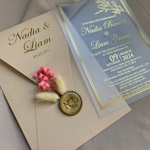 Elegante Hochzeitseinladung aus Acryl mit Goldfolien-Akzenten, luxuriöse Hochzeitseinladung mit Folienprägung in Blush, foliert, einzigartige Champagner-Einladung Bild 2