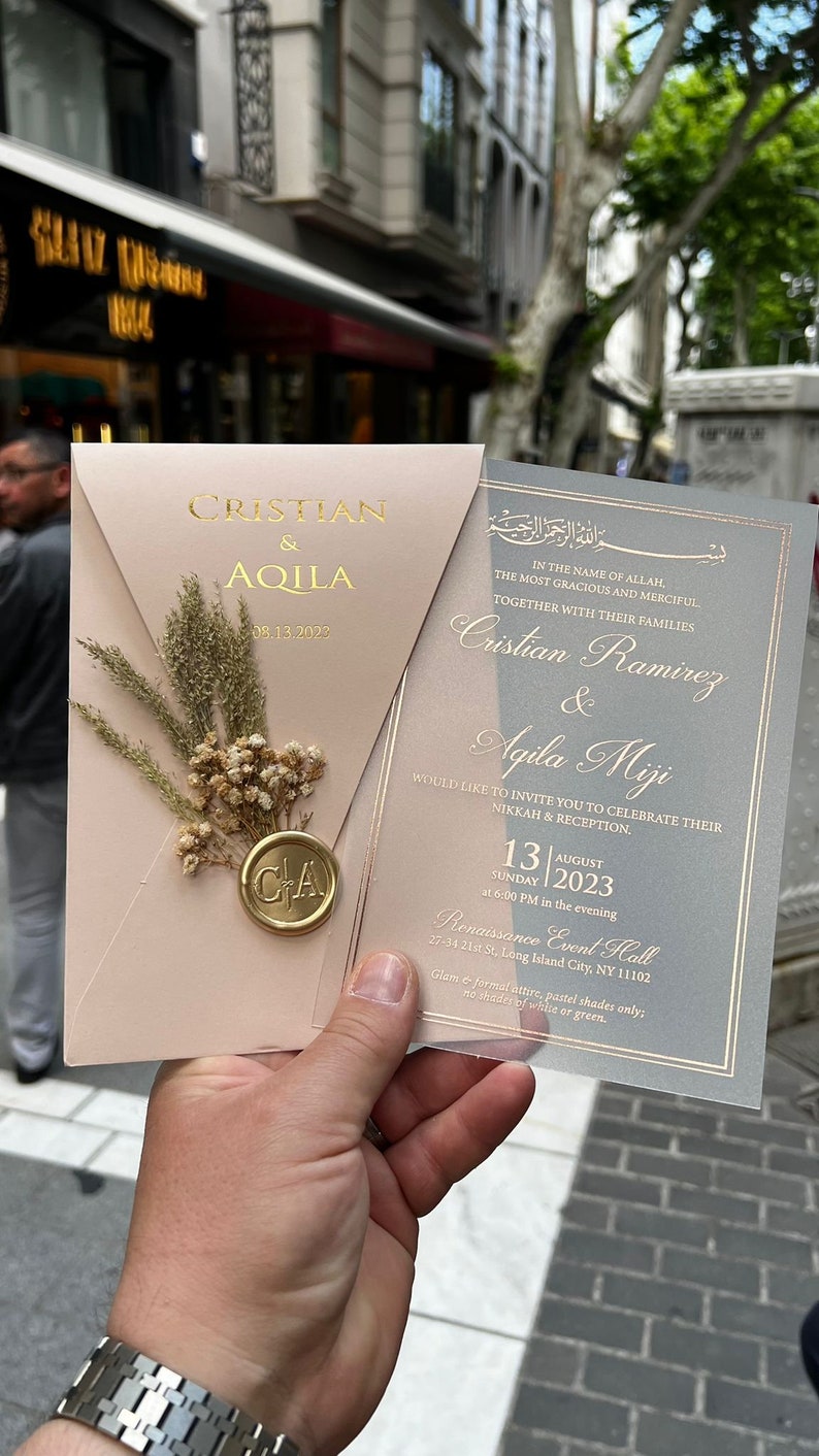 Elegante invitación de boda acrílica con detalles en lámina de oro, invitación de boda de lujo con estampado de lámina de rubor frustrada, invitación única de champán imagen 1
