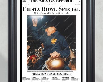 Portada de periódico enmarcada de 1988 con los Notre Dame Fighting Irish, campeones nacionales de fútbol americano universitario de la NCAA.