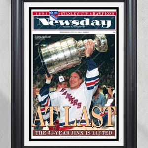 "1994 NY Rangers ""At Last"" Stanley Cup Champion Gerahmter Zeitungsdruck ""At Last""."