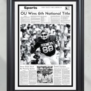 Impresión de periódico enmarcada de primera página con los campeones nacionales de fútbol universitario de la NCAA de Oklahoma Sooners de 1985