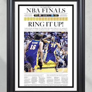 2009年LAレイカーズNBAチャンピオンの額入り新聞一面プリント、コービー・ブライアント、ステープルズセンター