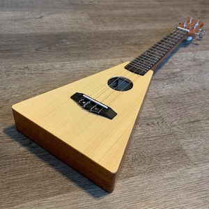 Dreieckige Ukulele (Mahagoni)