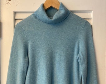 Light turquoise heather Charter Club 2-ply cashmere turtleneck sweater, Medium