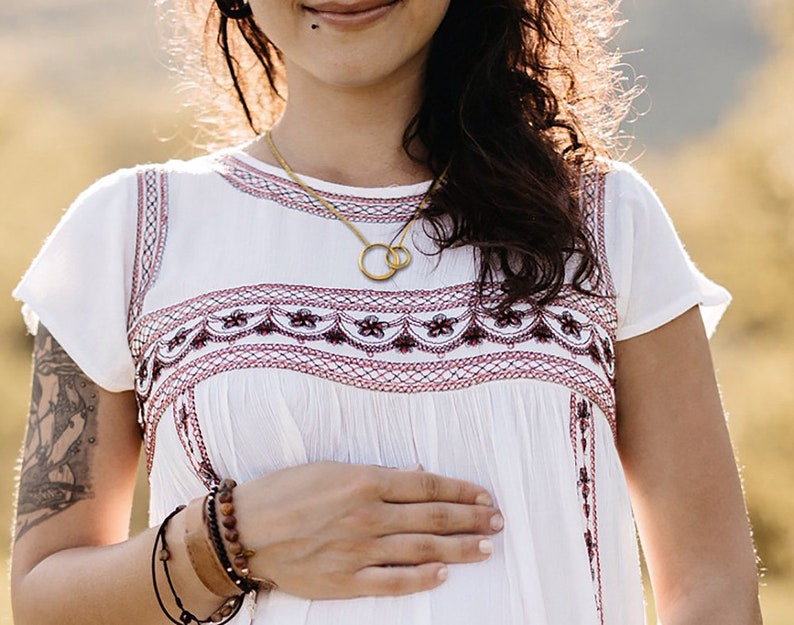 Pregnancy Necklace \u2022 New Mom Gift \u2022 Connecting Circles \u2022 To The Moon and Back \u2022 New Mother Gift Card \u2022 Expecting Baby \u2022 New Mom Jewelry