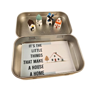 Mini House Hinge Sitters: Metallic Resin Home Decor - Set of 3