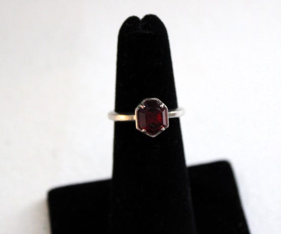 Kendra Scott Ruby Red Stone Ring - image 1