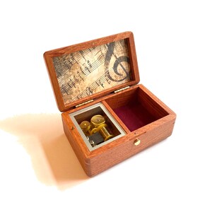 Maple/Rosewood/Walnut Wood Wind-up Music Box | Custom Engraving | Choice of Over 100 All-time-favorite Pop-jazz Classics | Free Gift Box