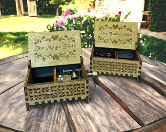 Caja de música La Flauta Mágica / Die Zauberflöte / Modelo de cuerda y manivela / Grabado personalizado / Regalo perfecto para amantes de la música clásica