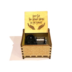 He&#39;s Got The Whole World In His Hand | Wooden Music Box| Wind-up & Hand-crank Version | Custom Engraving | Gift for Christians