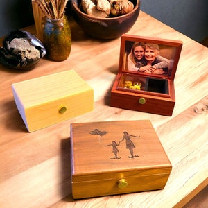 Wooden Music Box | Walnut | Maple | Red Rosewood | Compartment for Keepsakes | Custom Engraving | Custom Photo | Perfect for Music-lovers!