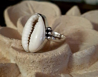 Cowrie Shell Ring - Etsy