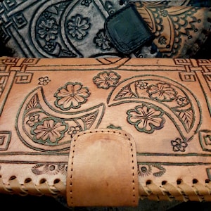 Portefeuille en cuir fait main, portefeuille lune, portefeuille bohème, pochette, style gitan, accessoire bohème, croissant de lune, portefeuille en relief