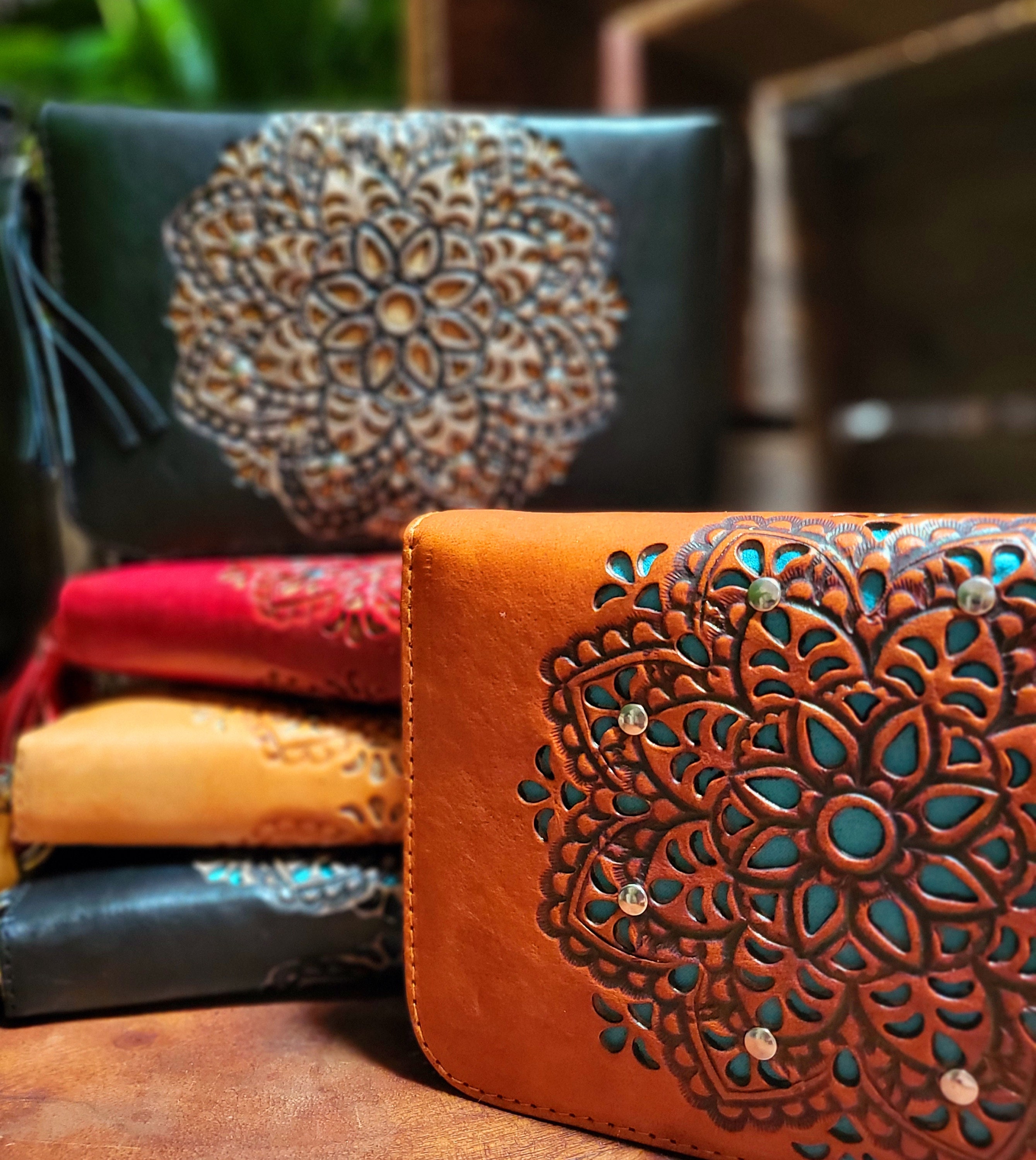 Leather wallet mandala with pyrography  Painted leather purse, Diy leather  wallet, Leather bags handmade
