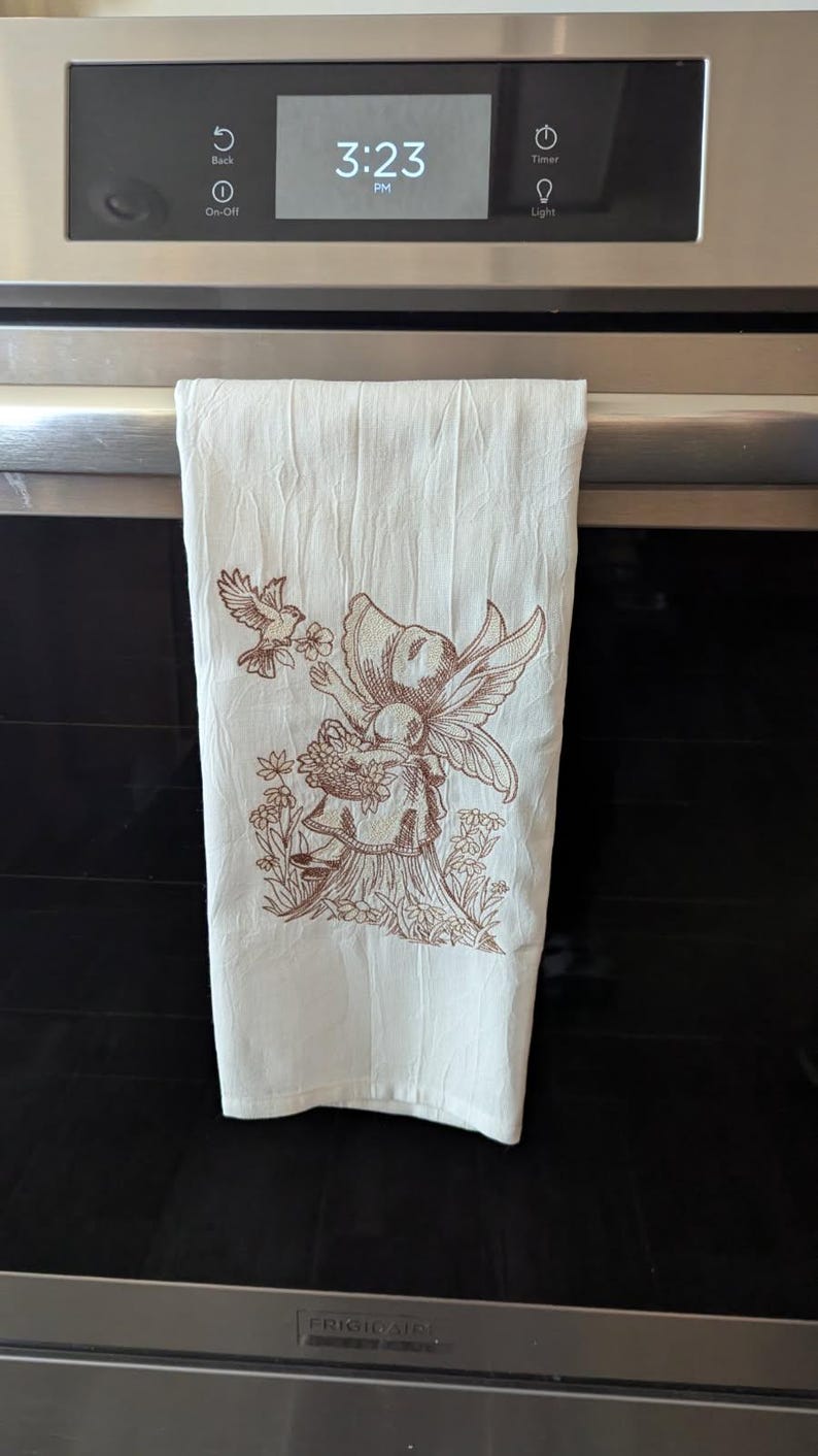 Embroidered Sunbonnet Sue Flour Sack Towel: Angel Wings Kitchen Decor 画像 1