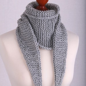 Small scarf Sophie scarf in light gray, with 70% merino wool image 4