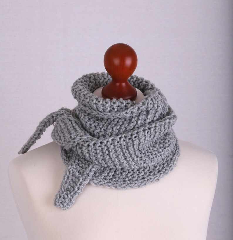 Small scarf Sophie scarf in light gray, with 70% merino wool image 3