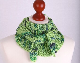 Small scarf in spring green with 70% merino wool