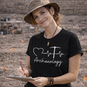 Camiseta Arqueologia Heartbeat: Presente Engraçado para Estudantes