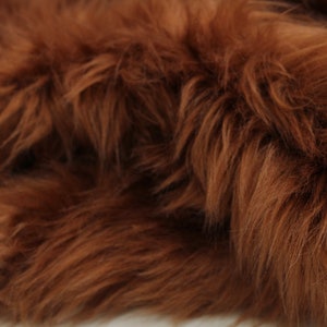 Fausse fourrure brun pain d'épice, fourrure de 5 cm, fourrure animale végétalienne, tissu à poils longs hirsutes, combinaison de fourrure bricolage, fournitures de création d'oreiller