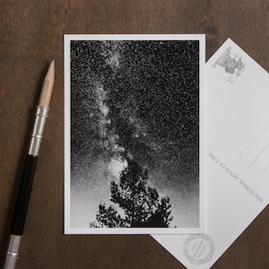Astronomie Postkarte, Milchstraße mit Baum Fotografie, Weltraum Kartenset, Geburtstagskarte, achtsame Astrofotografie, Natur Sternenhimmel