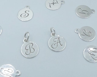 Ciondolo iniziale in argento sterling: ciondolo con lettera delicata
