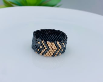 Modello di perline ad anello in peyote, geometria nera e oro (modello PDF)