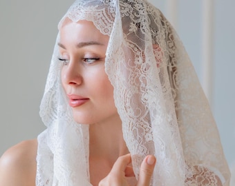 Chapel veil, lace mantilla, vintage head lace scarf,