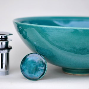 Keramische spoelbak met een diepe, semi-transparante fles-turquoise kleur - Smaragdgroen