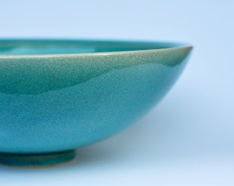 A beautiful turquoise washbasin. Semi-banner - Hawaii