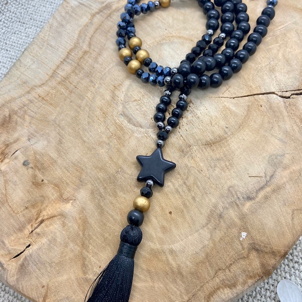 Sautoir en bois noir pendentif pompon et étoile