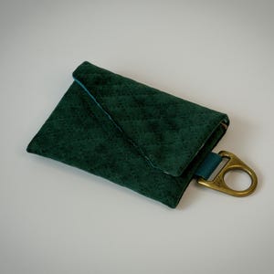 Kleine Geldbörse  mit Reißverschluss und Münzfach, Kartenfach sowie D-Ring zum Befestigen. Münzbörse, Minimalistisch, moosgrün, Fuchsmotiv