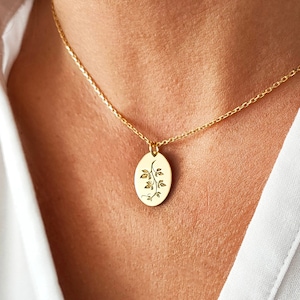 Sterling Silver Ivy Signet Necklace: Engraved Wildflower Charm