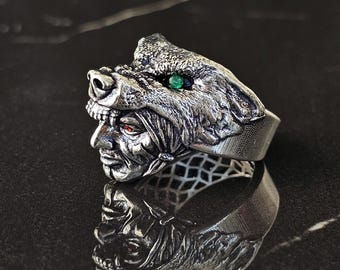 Anillo de guerrero lobo en plata de ley: acabado oxidado, ojos de piedra preciosa