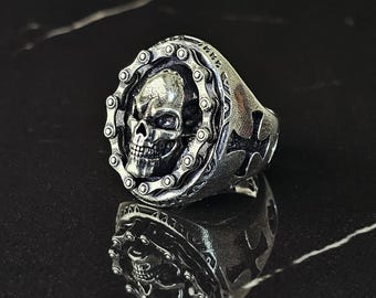 Anello con teschio in argento sterling ossidato fatto a mano: gioielli gotici da motociclista
